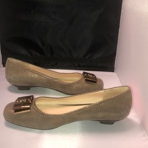Ann Klein iflex AKJADELYN kitten heel flats. Sz 9